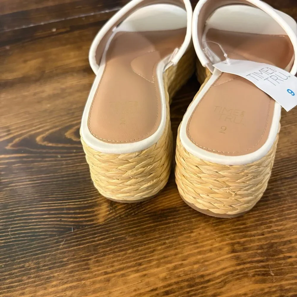 Time And Tru‎ White Platform Sandals Size 9